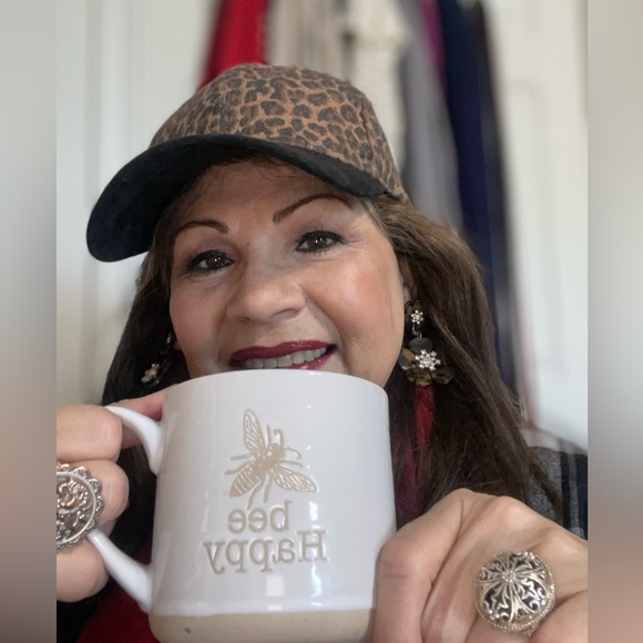 Hello! I’m Sylvia, Posh Ambassador!  Make an offer or Bundle! - Picture 9 of 11